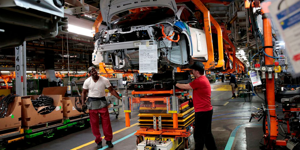 Falta de peças provoca queda na produção de veículos em julho